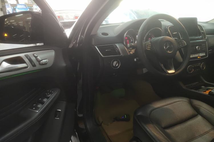 Used Mercedes-Benz GLE Coupe 2018 GLE 320 4MATIC Coupe SUV Interior 3