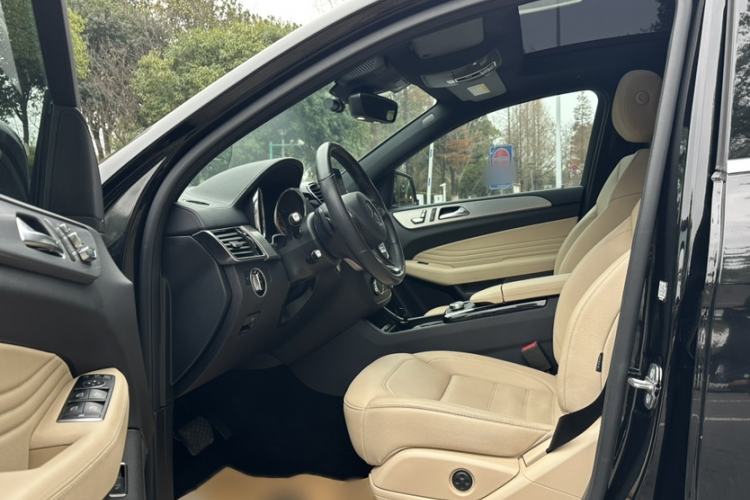 Used Mercedes-Benz GLE Coupe 2018 GLE 320 4MATIC Coupe SUV Interior 3