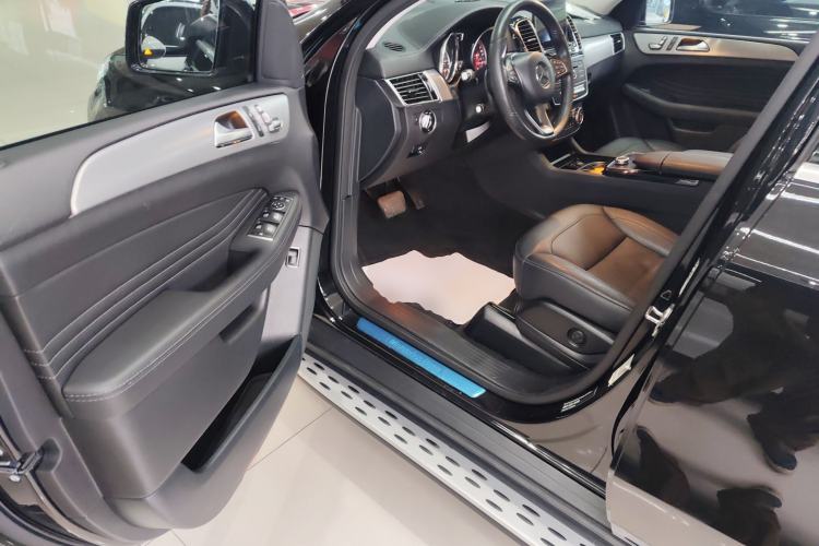 Used Mercedes-Benz GLE Coupe 2018 GLE 400 4MATIC Coupe SUV Interior 3