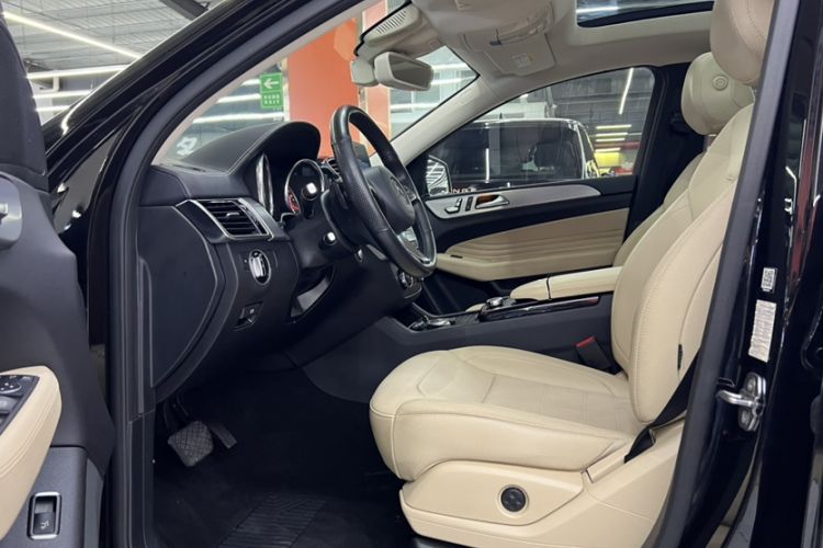 Used Mercedes-Benz GLE Coupe 2018 GLE 320 4MATIC Coupe SUV Interior 3