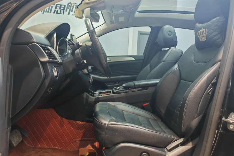 Used Mercedes-Benz GLE Coupe 2018 GLE 320 4MATIC Coupe SUV Interior 4