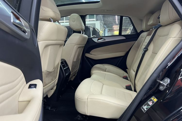 Used Mercedes-Benz GLE Coupe 2018 GLE 320 4MATIC Coupe SUV Interior 4