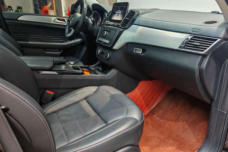 Used Mercedes-Benz GLE Coupe 2018 GLE 320 4MATIC Coupe SUV Interior 5