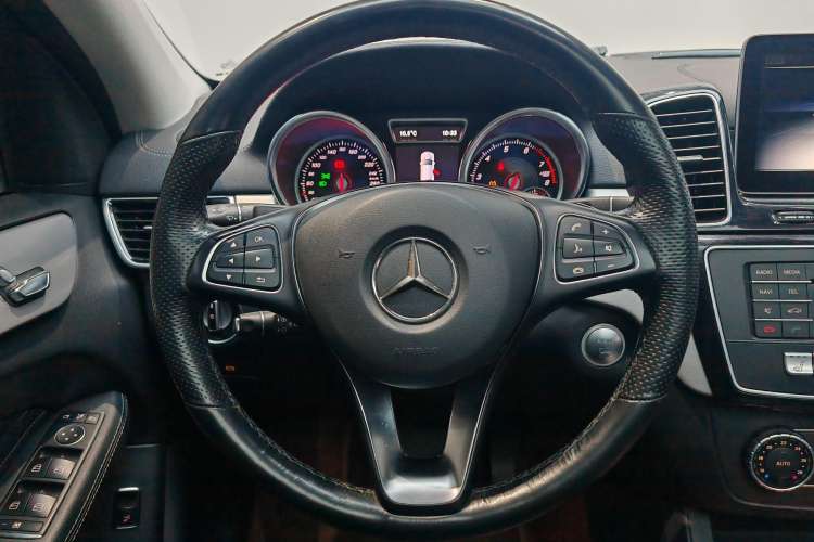Used Mercedes-Benz GLE Coupe 2018 GLE 320 4MATIC Coupe SUV Interior 8