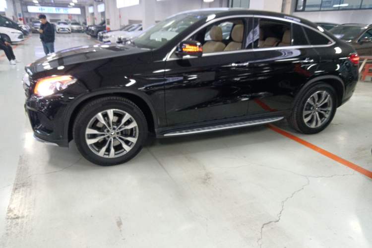 Used Mercedes-Benz GLE Coupe 2018 GLE 400 4MATIC Coupe SUV Left Side
