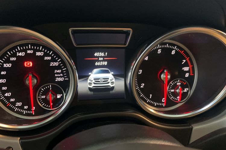 Used Mercedes-Benz GLE Coupe 2018 GLE 320 4MATIC Coupe SUV Odometer Close Up