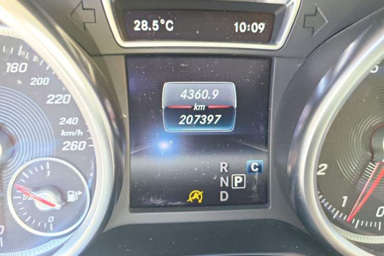Used Mercedes-Benz GLE Coupe 2018 GLE 320 4MATIC Coupe SUV Odometer Close Up