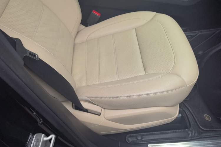 Used Mercedes-Benz GLE Coupe 2018 GLE 320 4MATIC Coupe SUV Right Front Seat