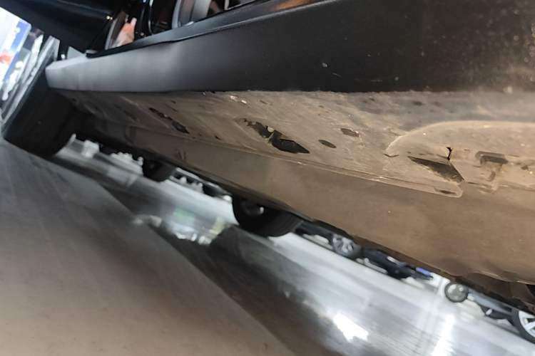 Used Mercedes-Benz GLE Coupe 2018 GLE 320 4MATIC Coupe SUV Right Side Sill