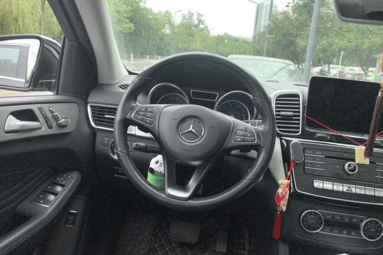 Used Mercedes-Benz GLE Coupe 2018 GLE 320 4MATIC Coupe SUV Steering Wheel
