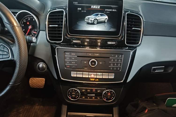 Used Mercedes-Benz GLE Coupe 2018 GLE 400 4MATIC Coupe SUV Audio And AC Panel