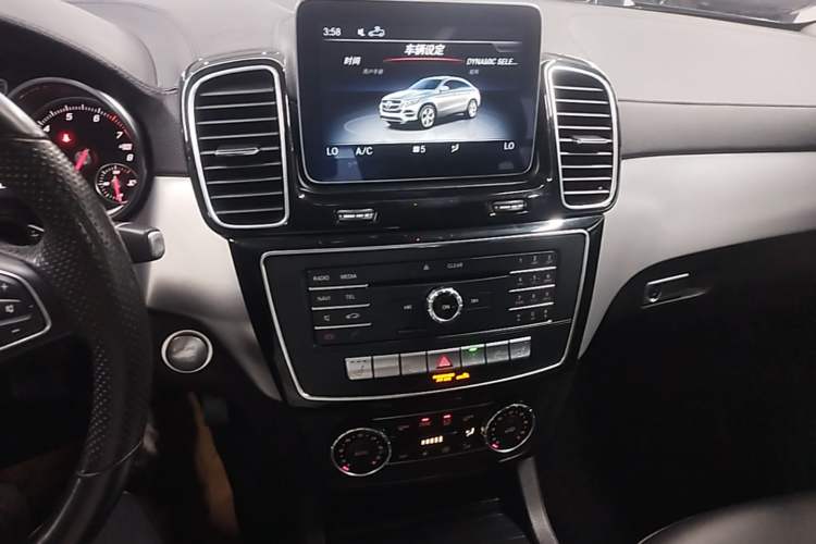 Used Mercedes-Benz GLE Coupe 2018 GLE 320 4MATIC Coupe SUV Audio And AC Panel