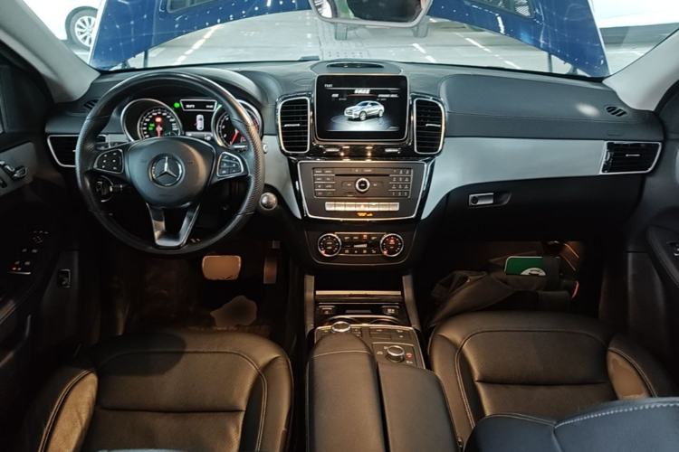 Used Mercedes-Benz GLE Coupe 2018 GLE 400 4MATIC Coupe SUV Center Console