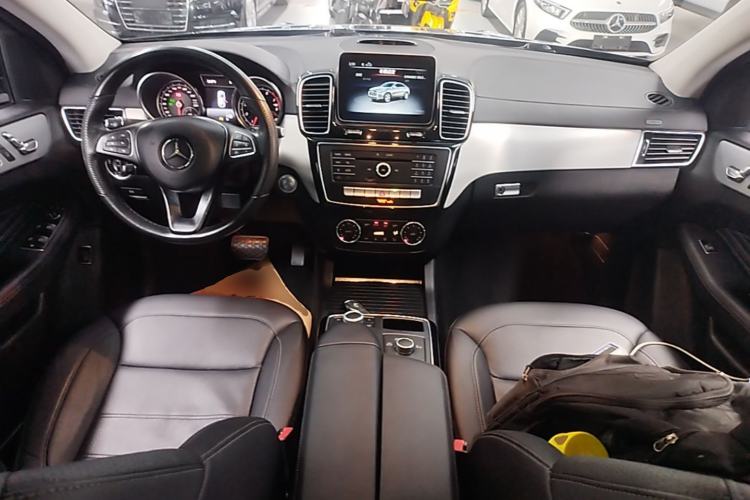 Used Mercedes-Benz GLE Coupe 2018 GLE 320 4MATIC Coupe SUV Center Console