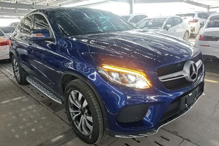 Used Mercedes-Benz GLE Coupe 2018 GLE 400 4MATIC Coupe SUV Front Right 45 Deg