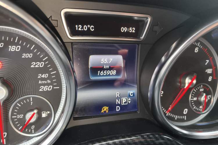 Used Mercedes-Benz GLE Coupe 2018 GLE 320 4MATIC Coupe SUV Odometer Close Up