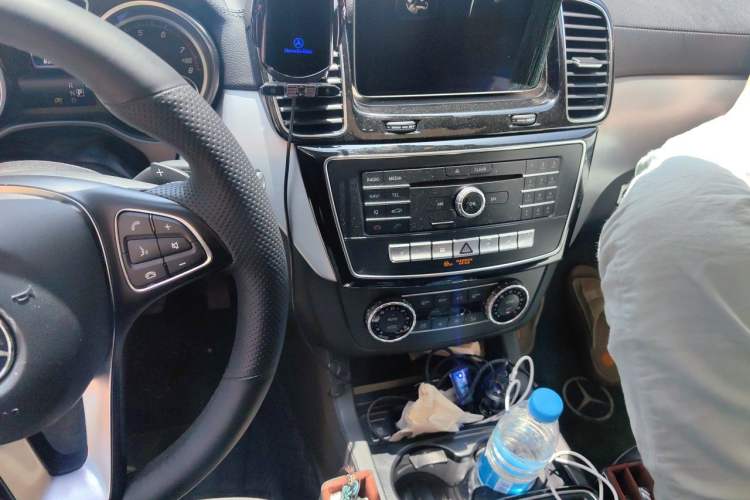 Used Mercedes-Benz GLE Coupe 2018 GLE 400 4MATIC Coupe SUV Audio And AC Panel