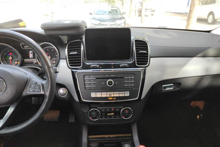 Used Mercedes-Benz GLE Coupe 2018 GLE 400 4MATIC Coupe SUV Audio And AC Panel