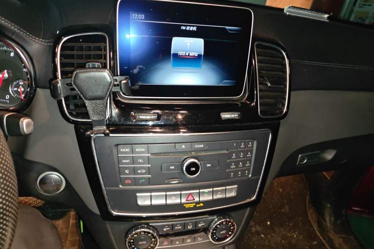 Used Mercedes-Benz GLE Coupe 2018 GLE 320 4MATIC Coupe SUV Audio And AC Panel