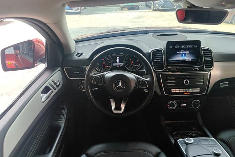 Used Mercedes-Benz GLE Coupe 2018 GLE 400 4MATIC Coupe SUV Center Console