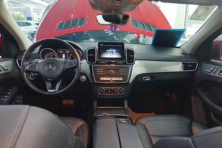 Used Mercedes-Benz GLE Coupe 2018 GLE 320 4MATIC Coupe SUV Center Console