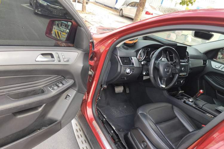 Used Mercedes-Benz GLE Coupe 2018 GLE 400 4MATIC Coupe SUV Driver Seat