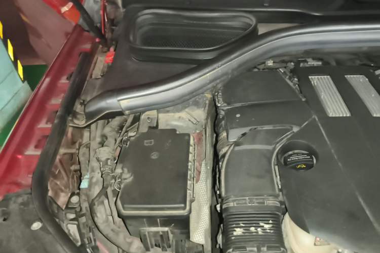 Used Mercedes-Benz GLE Coupe 2018 GLE 320 4MATIC Coupe SUV Engine Bay Right