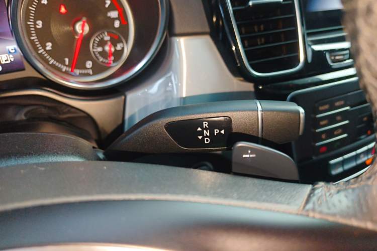 Used Mercedes-Benz GLE Coupe 2018 GLE 320 4MATIC Coupe SUV Gear Lever