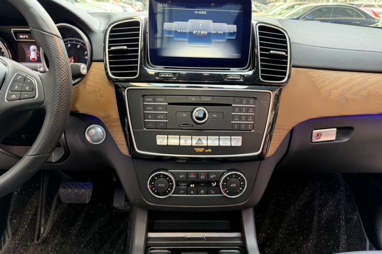 Used Mercedes-Benz GLE Coupe 2018 GLE 320 4MATIC Coupe SUV Interior 7