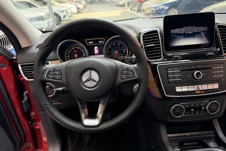 Used Mercedes-Benz GLE Coupe 2018 GLE 320 4MATIC Coupe SUV Interior 8