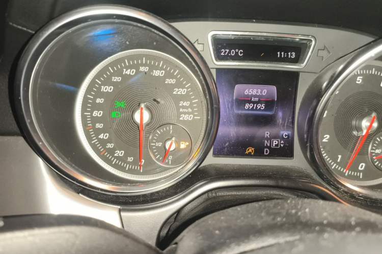 Used Mercedes-Benz GLE Coupe 2018 GLE 320 4MATIC Coupe SUV Odometer Close Up