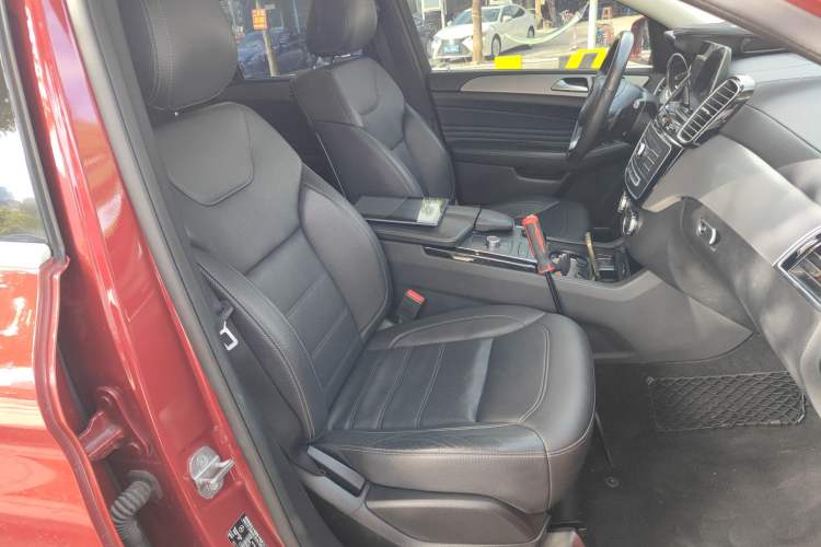 Used Mercedes-Benz GLE Coupe 2018 GLE 400 4MATIC Coupe SUV Right Front Seat