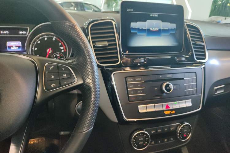 Used Mercedes-Benz GLE Coupe 2018 GLE 400 4MATIC Coupe SUV Audio And AC Panel