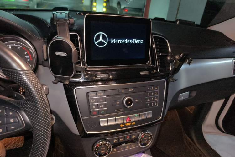 Used Mercedes-Benz GLE Coupe 2018 GLE 400 4MATIC Coupe SUV Audio And AC Panel