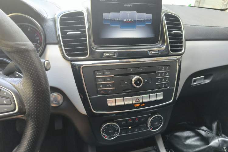 Used Mercedes-Benz GLE Coupe 2018 GLE 320 4MATIC Coupe SUV Audio And AC Panel