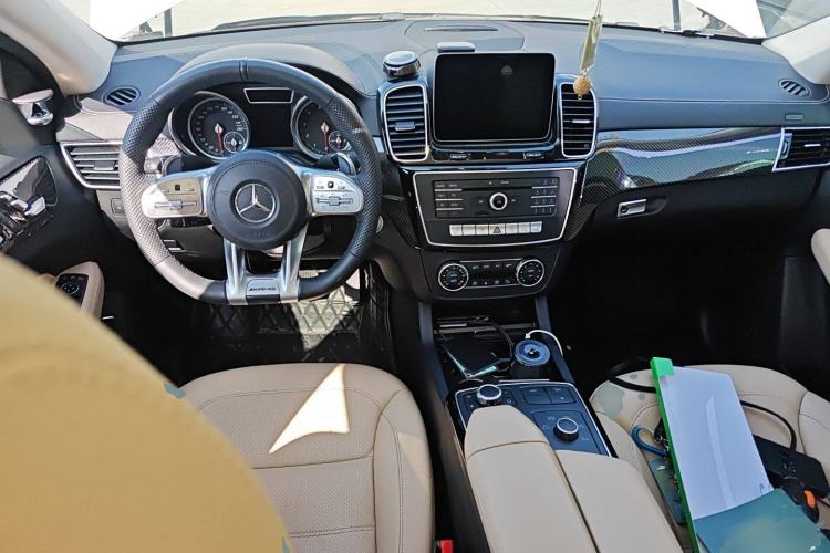 Used Mercedes-Benz GLE Coupe 2018 GLE 400 4MATIC Coupe SUV Center Console