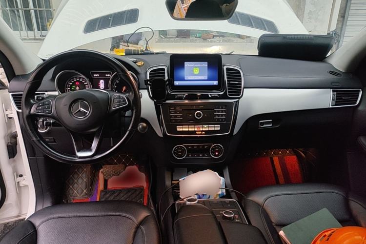 Used Mercedes-Benz GLE Coupe 2018 GLE 400 4MATIC Coupe SUV Center Console