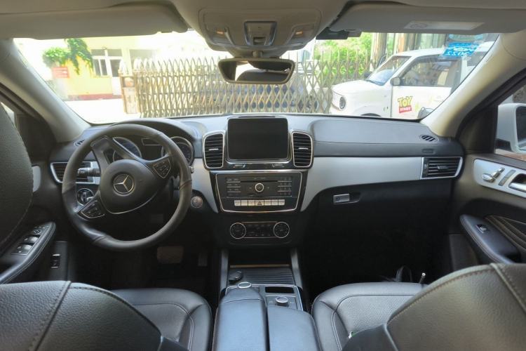 Used Mercedes-Benz GLE Coupe 2018 GLE 320 4MATIC Coupe SUV Center Console