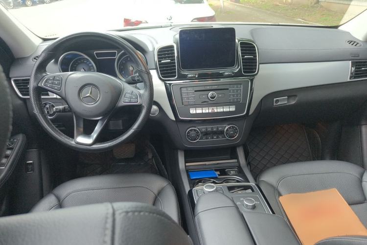 Used Mercedes-Benz GLE Coupe 2018 GLE 320 4MATIC Coupe SUV Center Console