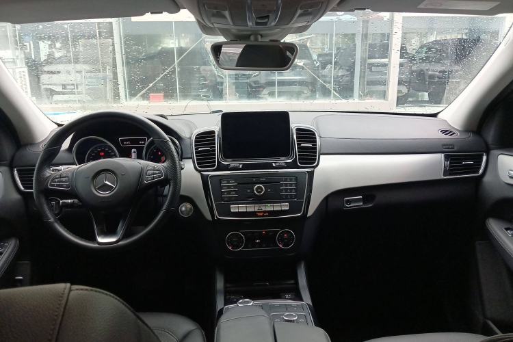Used Mercedes-Benz GLE Coupe 2018 GLE 400 4MATIC Coupe SUV Center Console