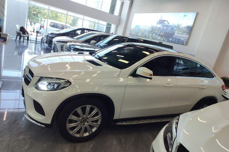 Used Mercedes-Benz GLE Coupe 2018 GLE 320 4MATIC Coupe SUV Exterior 3