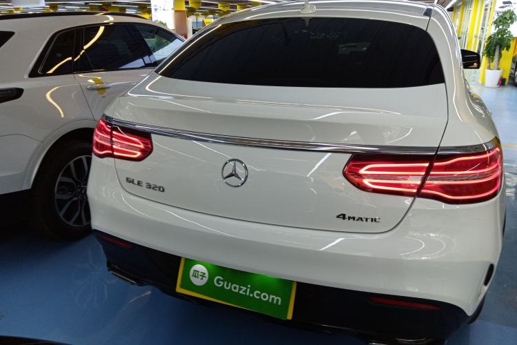 Used Mercedes-Benz GLE Coupe 2018 GLE 320 4MATIC Coupe SUV Exterior 4