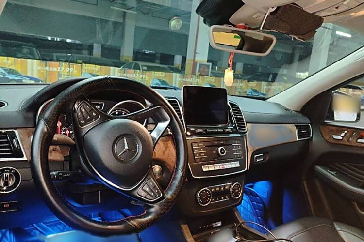 Used Mercedes-Benz GLE Coupe 2018 GLE 320 4MATIC Coupe SUV Interior 1