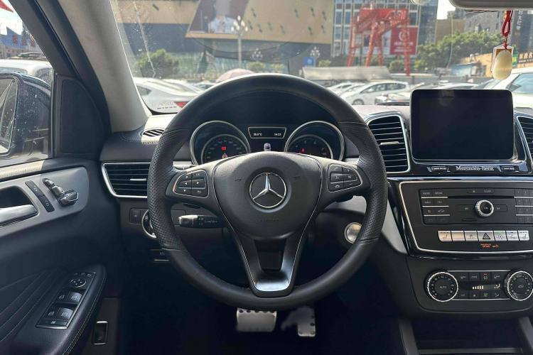 Used Mercedes-Benz GLE Coupe 2018 GLE 320 4MATIC Coupe SUV Interior 11