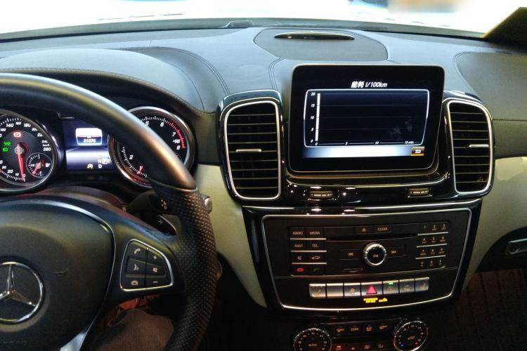 Used Mercedes-Benz GLE Coupe 2018 GLE 320 4MATIC Coupe SUV Interior 2