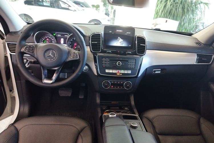 Used Mercedes-Benz GLE Coupe 2018 GLE 320 4MATIC Coupe SUV Interior 2