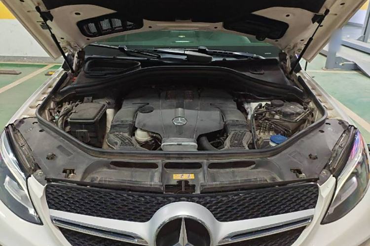 Used Mercedes-Benz GLE Coupe 2018 GLE 320 4MATIC Coupe SUV Interior 4