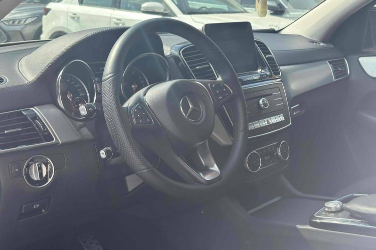 Used Mercedes-Benz GLE Coupe 2018 GLE 320 4MATIC Coupe SUV Interior 5