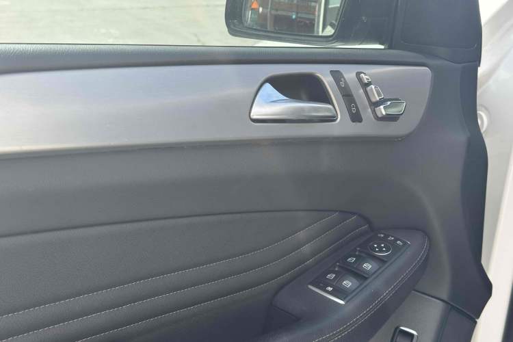 Used Mercedes-Benz GLE Coupe 2018 GLE 320 4MATIC Coupe SUV Interior 7
