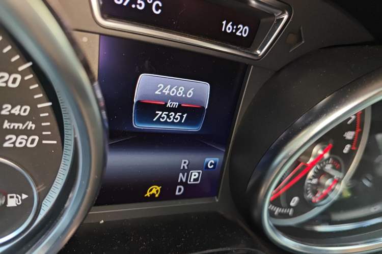 Used Mercedes-Benz GLE Coupe 2018 GLE 400 4MATIC Coupe SUV Odometer Close Up
